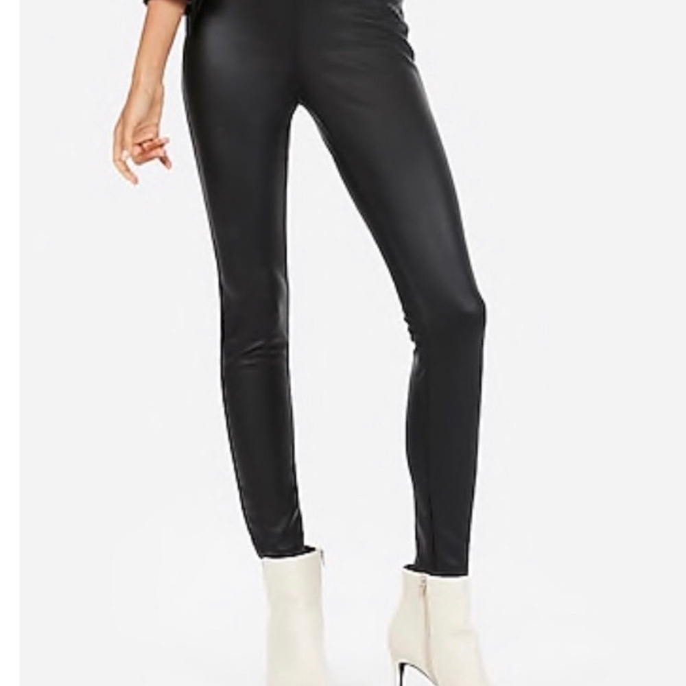 🛍️Express leather look legging size XS